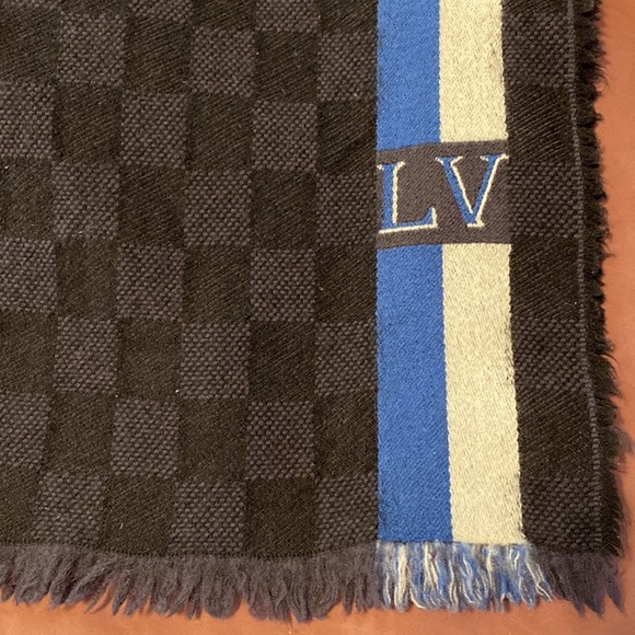 Louis Vuitton Classic wool scarf shawl Like new Bought at Champs-Élysées Paris - Picture 2 of 7
